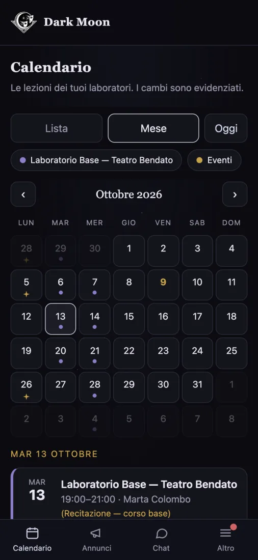 Schermata della webapp Dark Moon: il calendario di ottobre in vista mese, con le lezioni segnate sui giorni e il dettaglio della lezione del 13